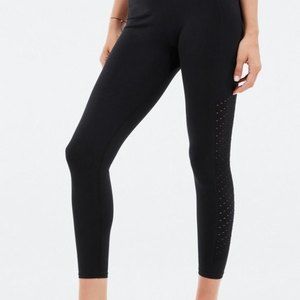 𝅺Fabletics Sync High-Waisted Perforated 7/8 Black Leggings